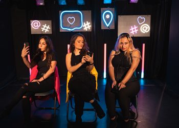 Llega a Cuenca PROFLUENCERS, la comedia musical improvisada única en España