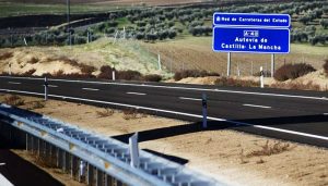 Mitma licita por más de 1,5 millones de euros la renovación de la señalización en 177 km de la AP-36 y la A-43 en Cuenca