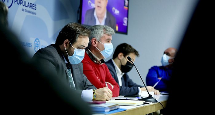 Núñez presentará una iniciativa en las Cortes regionales en defensa de la lavanda tras recoger las preocupaciones del sector junto al eurodiputado Juan Ignacio Zoido 1 Núñez presentará una iniciativa en las Cortes regionales en defensa de la lavanda tras recoger las preocupaciones del sector junto al eurodiputado Juan Ignacio Zoido