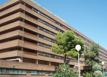 Trasladados al Hospital de Albacete tres personas tras un incendio en una vivienda en Iniesta