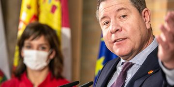Page garantiza la renovación, hasta el mes de agosto, de los 4.600 sanitarios contratados para reforzar el sistema sanitario ante el Covid