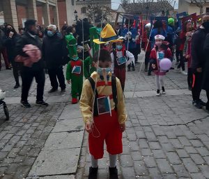Pinocho, María Antonieta y Los Negros del WhatsApp triunfan en el carnaval de Huete
