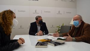 Robles mantiene un encuentro con el compositor y director briocense Jesús Villa-Rojo