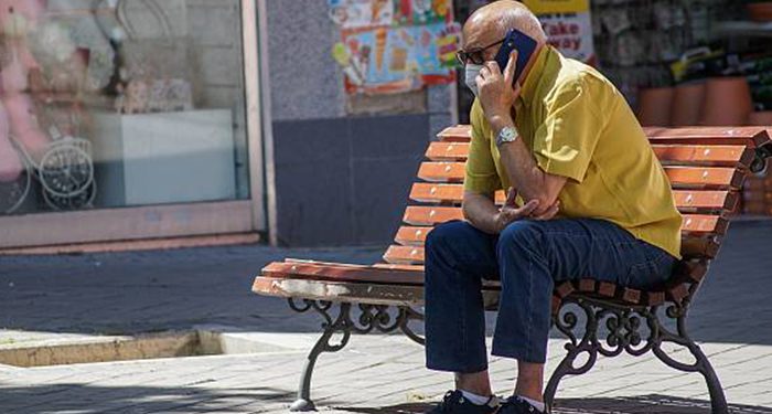 UGT denuncia que “la brecha digital está en todas partes. En los bancos, en los centros de salud, a la hora de hacer la declaración de la renta, o comprar un billete de avión”