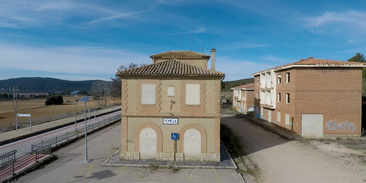 ¡Mira qué video!. Volamos el apeadero de Yémeda-Cardenete 1 vlcsnap 00261