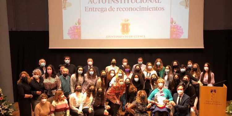Emotivo acto por el Día de la Mujer en el que se ha reconocido a Soco Cordente, Josefina Soriano, Macarena Dolz, Andrea Blanco y al CB Cuenca femenino 1 Emotivo acto por el Día de la Mujer en el que se ha reconocido a Soco Cordente, Josefina Soriano, Macarena Dolz, Andrea Blanco y al CB Cuenca femenino