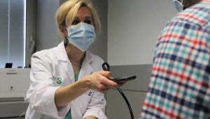 Castilla-La Mancha refuerza el servicio de interpretación telefónica y traducción simultánea y documental, multilingüe en el ámbito sanitario