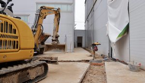 Comienzan los trabajos de canalización de agua de lluvias en la carpa deportiva anexa al Palacio Multiusos de Guadalajara