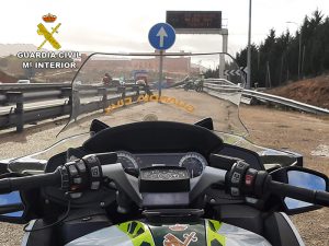 Conducía drogado, no tenía carnet y se hizo pasar por otra persona... La Guardia Civil de Guadalajara lo ha detenido