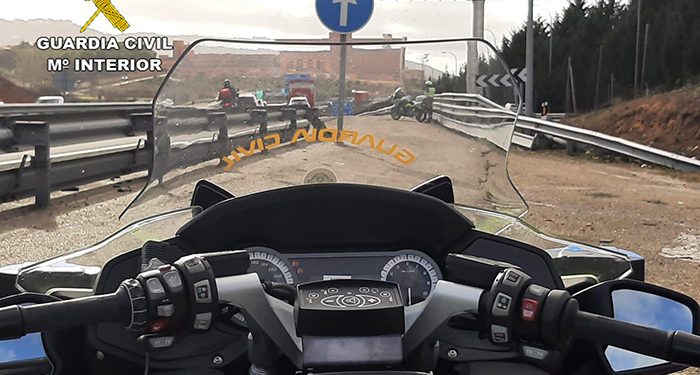 Conducía drogado, no tenía carnet y se hizo pasar por otra persona... La Guardia Civil de Guadalajara lo ha detenido