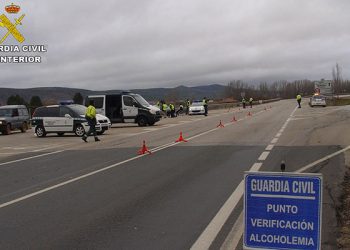 La Guardia Civil investiga a una persona que circulaba en dirección contraria por la A-40 y cuadruplicando la tasa de alcohol permitida