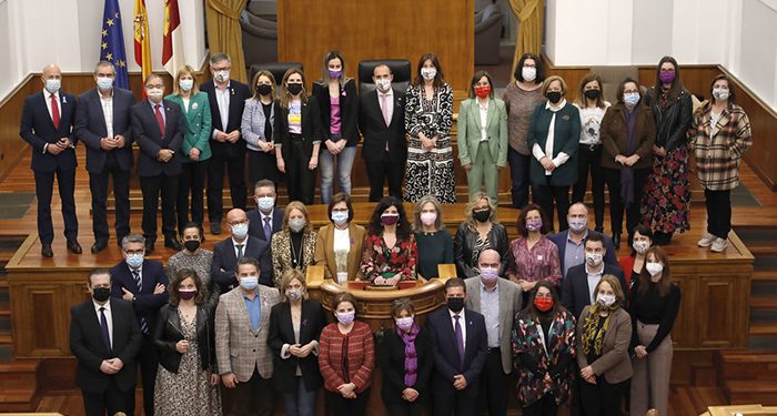 Cruz Roja Cuenca participa en el acto institucional de las Cortes CLM celebrado con motivo del 8M