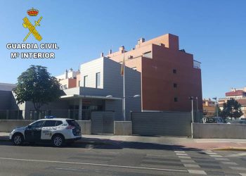 Detenido en Azuqueca de Henares justo cuando rompía el cristal de la puerta de un coche