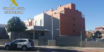 Detenido en Azuqueca de Henares justo cuando rompía el cristal de la puerta de un coche