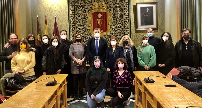 Dolz recibe a un grupo de profesores griegos, italianos y españoles que participan en un proyecto Erasmus+ junto a docentes del colegio ‘El Carmen’