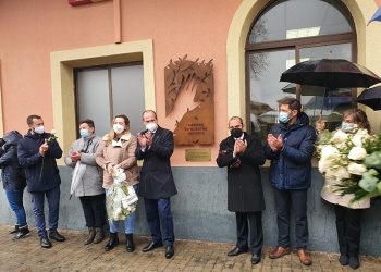El Ayuntamiento de Guadalajara inaugura una escultura en la estación de RENFE en recuerdo a las víctimas del 11M