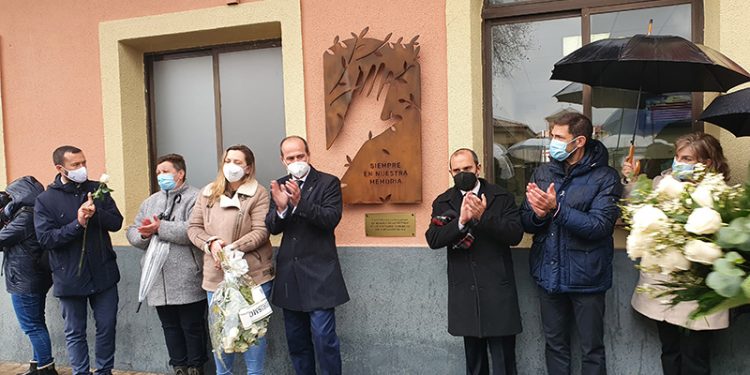 El Ayuntamiento de Guadalajara inaugura una escultura en la estación de RENFE en recuerdo a las víctimas del 11M 1 El Ayuntamiento de Guadalajara inaugura una escultura en la estación de RENFE en recuerdo a las víctimas del 11M