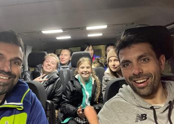 El convoy junto al que viajó a Polonia la furgoneta de Trillo vuelve a España con 44 refugiados ucranianos