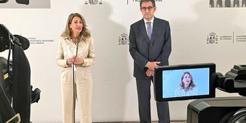 El Gobierno alcanza un acuerdo con el sector del transporte para mitigar el alza del precio del combustible