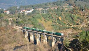 El Gobierno autoriza la adquisición y el mantenimiento de doce locomotoras para red convencional y tres para ancho métrico por valor de 104 millones de euros