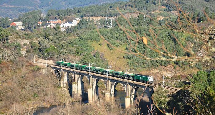 El Gobierno autoriza la adquisición y el mantenimiento de doce locomotoras para red convencional y tres para ancho métrico por valor de 104 millones de euros