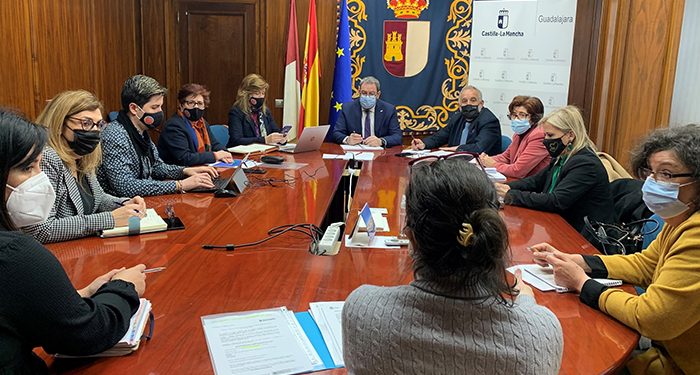 El Gobierno regional constituye en Guadalajara el Comité provincial de Atención a Ucrania para coordinar las acciones y ayudas humanitarias 1 El Gobierno regional constituye en Guadalajara el Comité provincial de Atención a Ucrania para coordinar las acciones y ayudas humanitarias