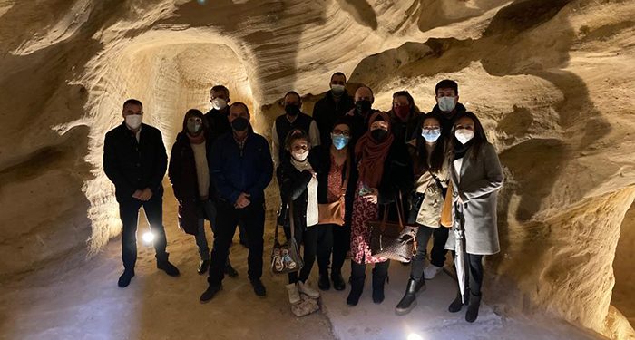 El Gobierno regional facilita la contratación de diez personas en Villares del Saz para la rehabilitación de la Cueva de los Altillos