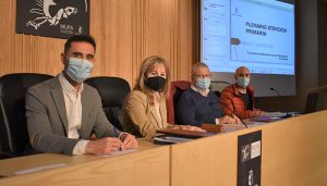 El Gobierno regional informa a los trabajadores sociales de las características del nuevo servicio de transporte sensible a la demanda en Cuenca