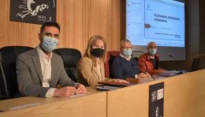 El Gobierno regional informa a los trabajadores sociales de las características del nuevo servicio de transporte sensible a la demanda en Cuenca