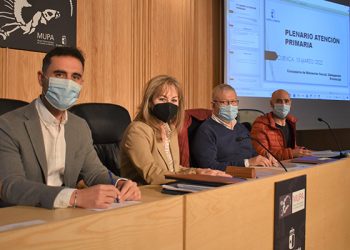 El Gobierno regional informa a los trabajadores sociales de las características del nuevo servicio de transporte sensible a la demanda en Cuenca