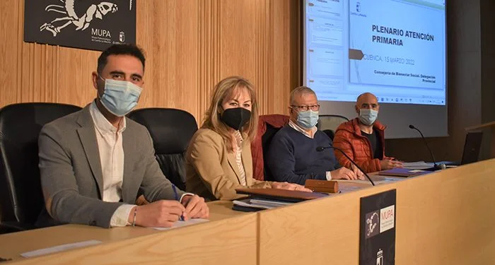 El Gobierno regional informa a los trabajadores sociales de las características del nuevo servicio de transporte sensible a la demanda en Cuenca