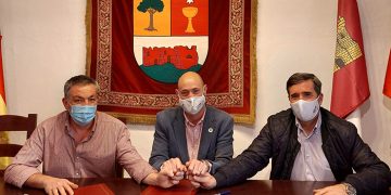 El Gobierno regional y el Ayuntamiento de Cardenete firman un convenio para la ampliación de horario de atención al público de la Oficina Municipal de Información al Consumidor