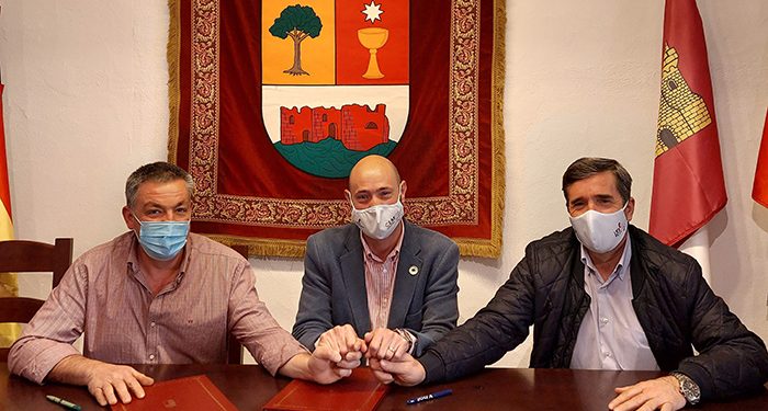 El Gobierno regional y el Ayuntamiento de Cardenete firman un convenio para la ampliación de horario de atención al público de la Oficina Municipal de Información al Consumidor