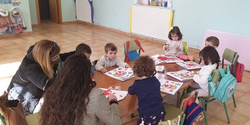 El Gobierno regional y el Ayuntamiento de Saelices ponen en marcha una ludoteca infantil dentro del Plan Corresponsables