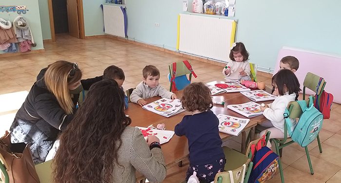 El Gobierno regional y el Ayuntamiento de Saelices ponen en marcha una ludoteca infantil dentro del Plan Corresponsables
