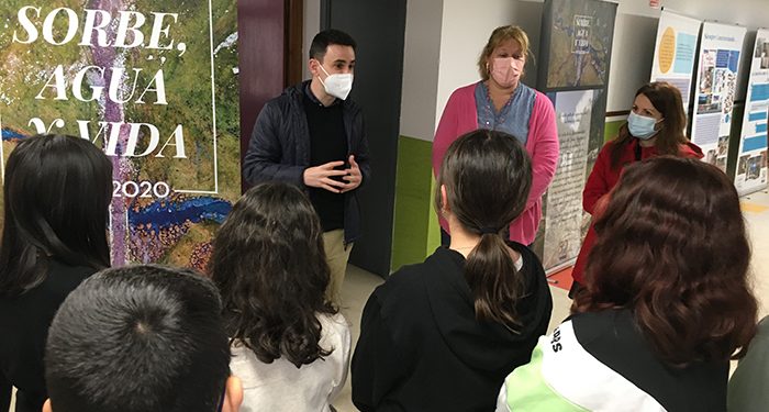 El presidente de la MAS dialoga sobre consumo responsable con los alumnos del CEIP San Blas de Cabanillas en el Día Mundial del Agua