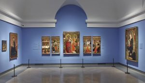 El retablo de san Juan y santa Catalina destaca en las nuevas salas góticas del Museo del Prado
