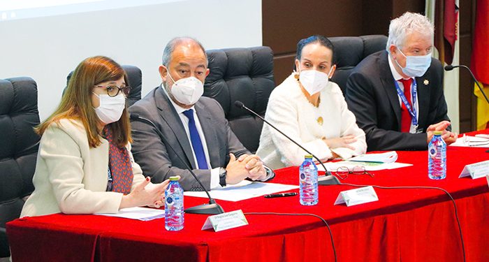 En torno a 700 profesionales de Castilla-La Mancha han recibido formación sobre el proceso de aplicación de la Ley que regula la eutanasia 1 En torno a 700 profesionales de Castilla-La Mancha han recibido formación sobre el proceso de aplicación de la Ley que regula la eutanasia