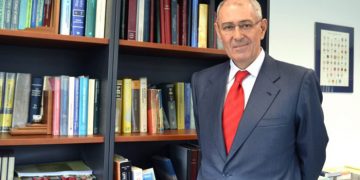 El Ministerio de Educación distingue al catedrático de la UCLM Ernesto Martínez con la Encomienda con Placa de la Orden Civil de Alfonso X el Sabio