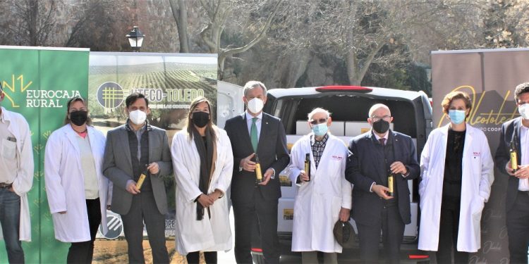 Eurocaja Rural, Oleotoledo, Uteco-Toledo y Pieralisi se unen para donar una tonelada de AOVE a la ONG 'Socorro de los pobres' 1 Eurocaja Rural, Oleotoledo, Uteco-Toledo y Pieralisi se unen para donar una tonelada de AOVE a la ONG 'Socorro de los pobres'