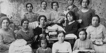 El Gobierno regional celebra el 8M con la exposición virtual de fotos antiguas ‘Con rostro de mujer’ y con actividades en bibliotecas y museos