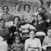El Gobierno regional celebra el 8M con la exposición virtual de fotos antiguas ‘Con rostro de mujer’ y con actividades en bibliotecas y museos 3 Grupo de costureras de Ledaña (Cuenca). 1927. Fondo Los legados de la Tierra. Archivo de la Imagen de Castilla-La Mancha.