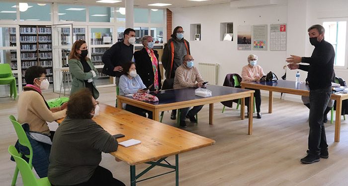 Inaugurado en la Biblioteca de Cabanillas el «II Curso de Manejo de Smarthones» para personas mayores 1 Inaugurado en la Biblioteca de Cabanillas el «II Curso de Manejo de Smarthones» para personas mayores