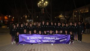 Iniesta se manifiesta por la igualdad, por el empoderamiento femenino, por la paz y contra la violencia de género