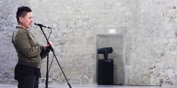 La artista Itziar Okariz participa en un encuentro de investigación de la Facultad de Bellas Artes de Cuenca