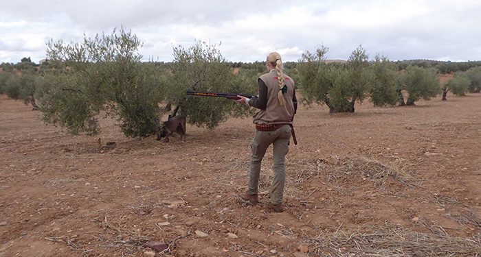 La Federación de Caza de Castilla-La Mancha y APROCA valoran el nuevo Reglamento de Caza 1 La Federación de Caza de Castilla-La Mancha y APROCA valoran el nuevo Reglamento de Caza