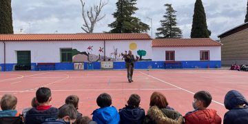 La Federación de Caza lleva a los colegios de CLM la actividad “Volando por la naturaleza”