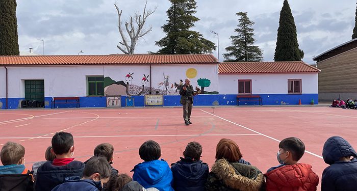 La Federación de Caza lleva a los colegios de CLM la actividad “Volando por la naturaleza”