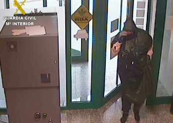 La Guardia Civil detiene al autor de un atraco a un banco en Villanueva de la Jara La Guardia Civil detiene al autor de un atraco a un banco en Villanueva de la Jara