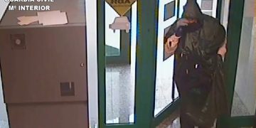 La Guardia Civil detiene al autor de un atraco a un banco en Villanueva de la Jara